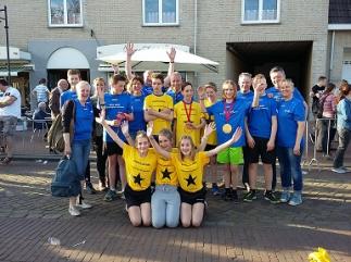 Kinderen lopen 900 euro bij elkaar voor Oncologie Centrum